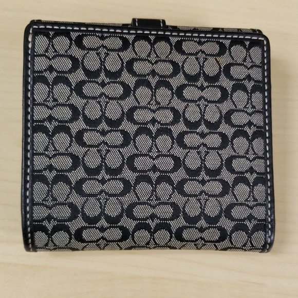 Authentic Coach wallet - Picture 2 of 4